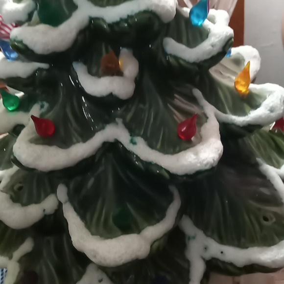 Atlantic Mold Co. Musical Plays Silent Night Vintage Ceramic Christmas Tree - Picture 5 of 14